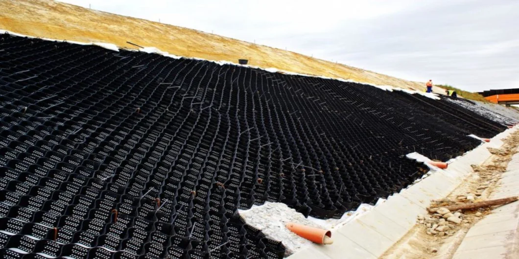 Υλικό πλέγματος από χαλίκι HDPE Δρόμος οδικής διαδρομής Γεωκύτταρο με υφή για την ενίσχυση οδικών οδών 10
