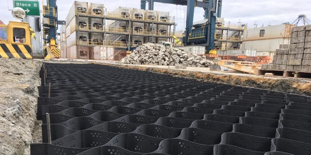 Υλικό πλέγματος από χαλίκι HDPE Δρόμος οδικής διαδρομής Γεωκύτταρο με υφή για την ενίσχυση οδικών οδών 11