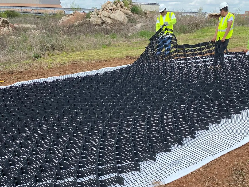 Υψηλό μέλιτο Μαύρο HDPE Geocell Reinforcement Driveway Για οδικά οδοστρώματα Σταθεροποιητής χαλίκις Δίκτυο Στήριξης Τείχους 8