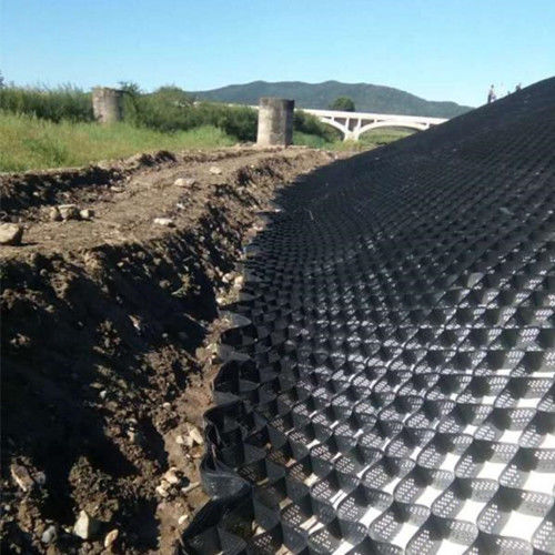 Υφασμένα ομαλά πλαστικά HDPE γεωκύτταρα 1,1 mm έως 1,8 mm πάχος για αυτοκινητόδρομο