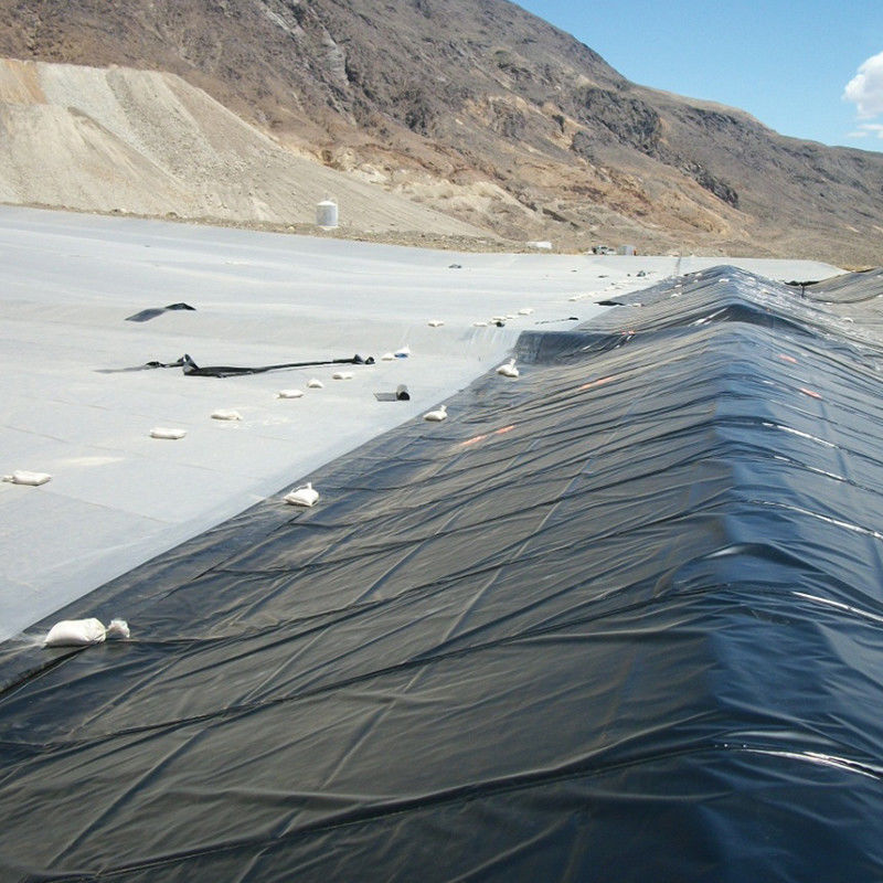 100% παρθένο υλικό ASTM Standard GM13 HDPE Geomembrane Liner 0.3mm 0.5mm 1.0mm 1.5mm 2.0mm Για χωματερή / λίμνη γαρίδας