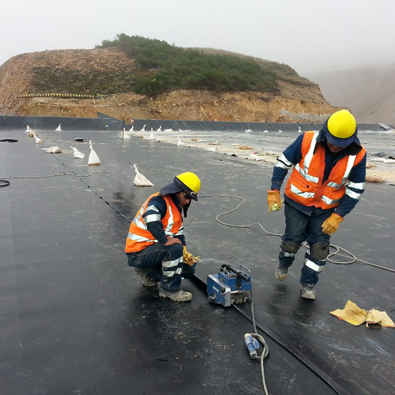 100% παρθένο υλικό ASTM Standard GM13 HDPE Geomembrane Liner 0.3mm 0.5mm 1.0mm 1.5mm 2.0mm Για χωματερή / λίμνη γαρίδας