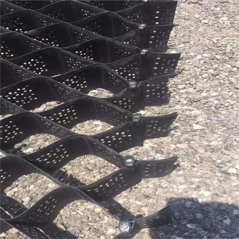 Υψηλό μέλιτο Μαύρο HDPE Geocell Reinforcement Driveway Για οδικά οδοστρώματα Σταθεροποιητής χαλίκις Δίκτυο Στήριξης Τείχους