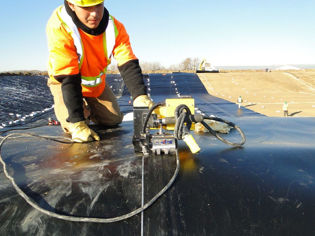 Ανθεκτική μεμβράνη γεωμεμβράνης HDPE για ψαροκαλλιέργεια, αδιάβροχη πλαστική επένδυση λίμνης για δεξαμενές υδατοκαλλιέργειας, λίμνες και δεξαμενές νερού