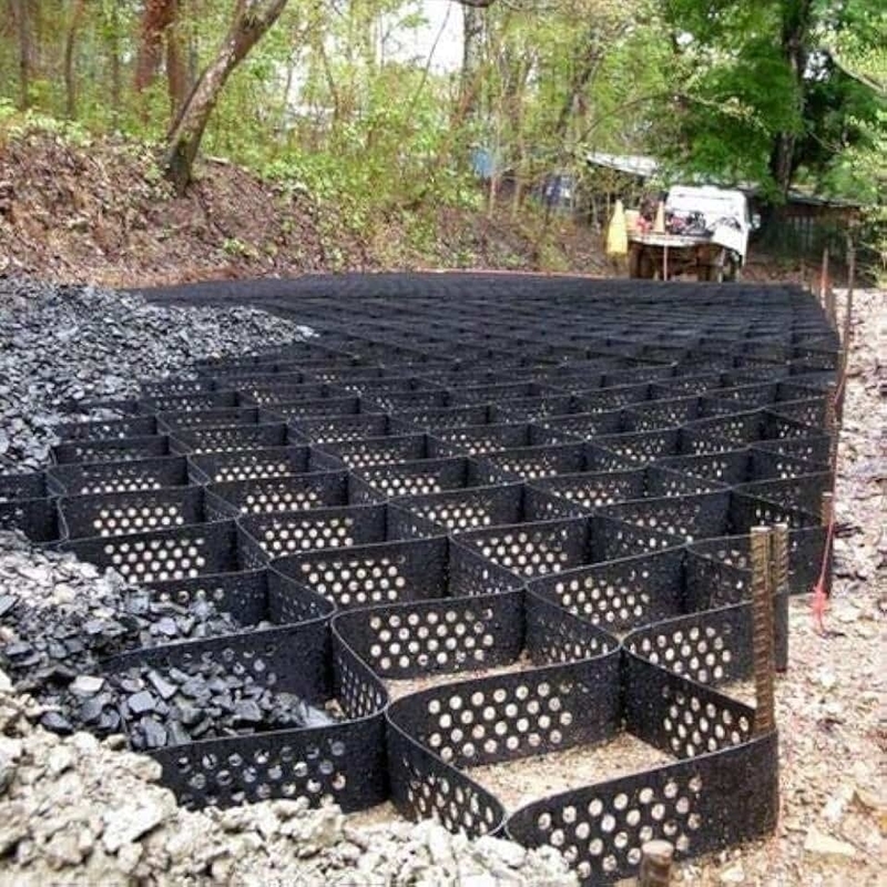 Υφασμένο με τρύπες HDPE Geocell Υψηλό κυτταρικό σύστημα περιορισμού Honeycomb HDPE Geocell για οδικές βάσεις Προστασία κλίσης Πάρκινγκ Οδική οδική οδός Στερεό τοίχος
