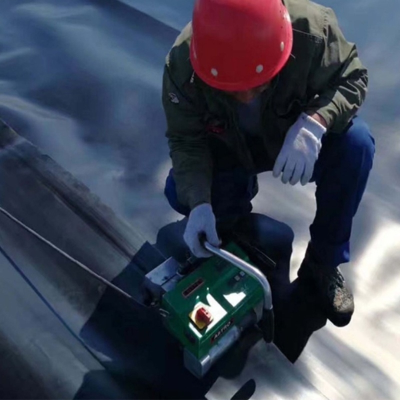 Γεωμεμβράνη HDPE για Εφαρμογές Υδατοκαλλιέργειας, Ιχθυοτροφείων, Λιμνών, Φραγμάτων, Πισινών και Περιορισμού Νερού